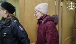 окупанти засудили літню жінку за донати зсу