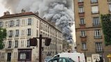 Неподалік від колишньої резиденції французьких королів Версалю в передмісті Парижа сталася масштабна пожежа. ФОТО