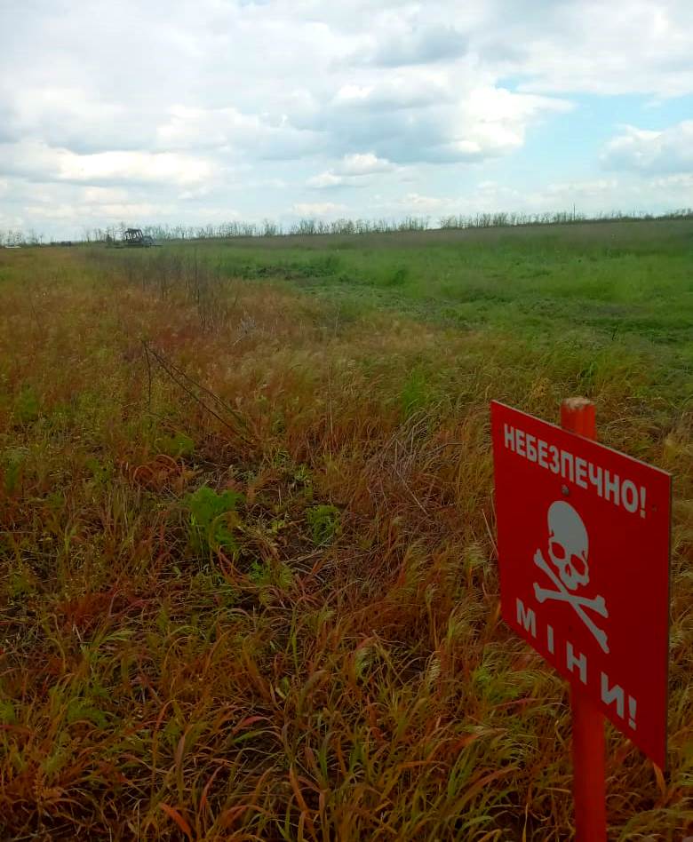 На Херсонщині на міні у полі підірвався трактор 02