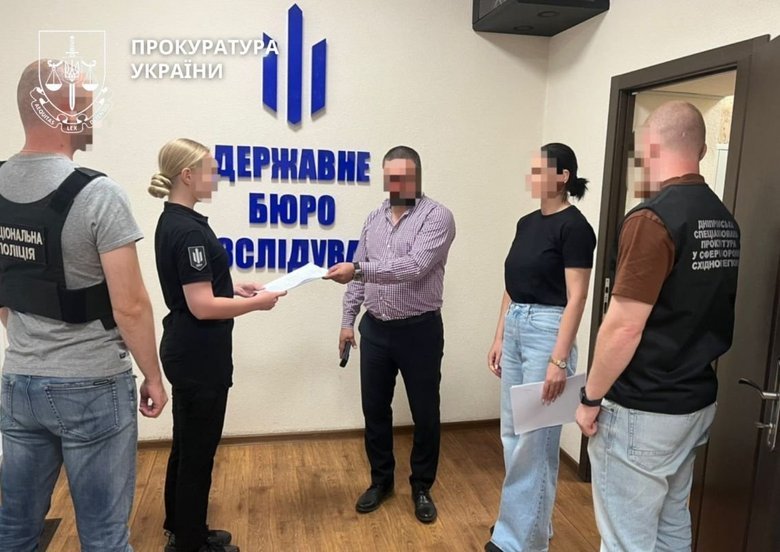 Викрито схему виїзду за кордон через міграційну службу у Дніпрі