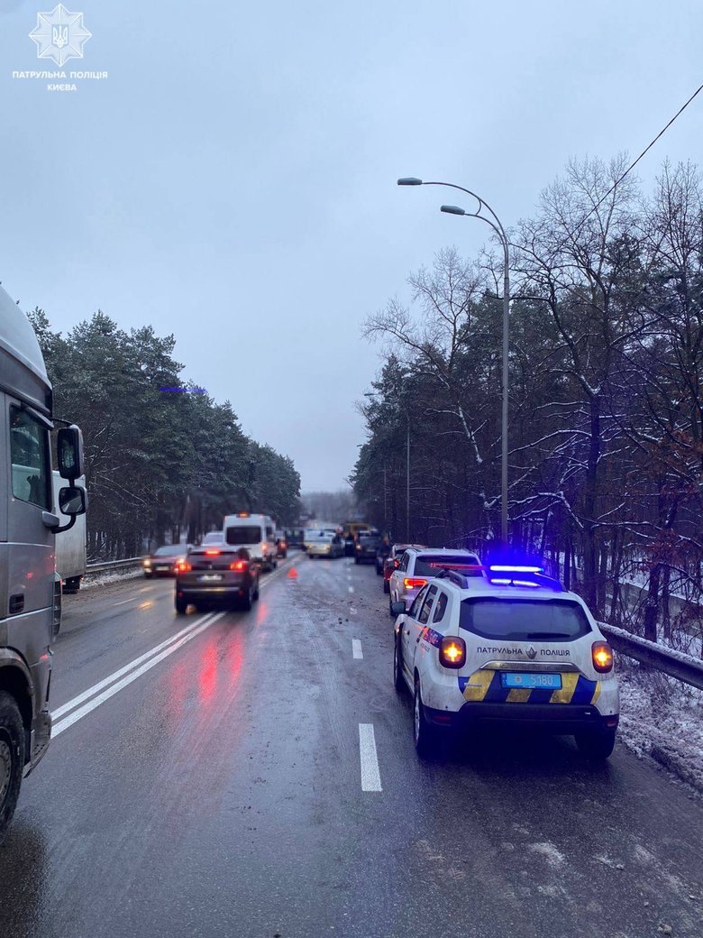 ДТП с участием 13 автомобилей произошло в Киеве: что известно?