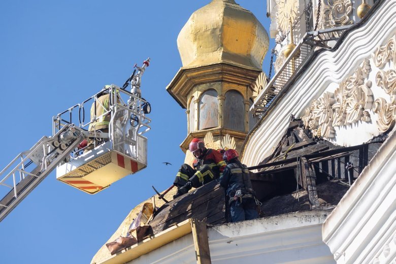 Масований удар по Києву: заява Зеленського після відвідин Лаври