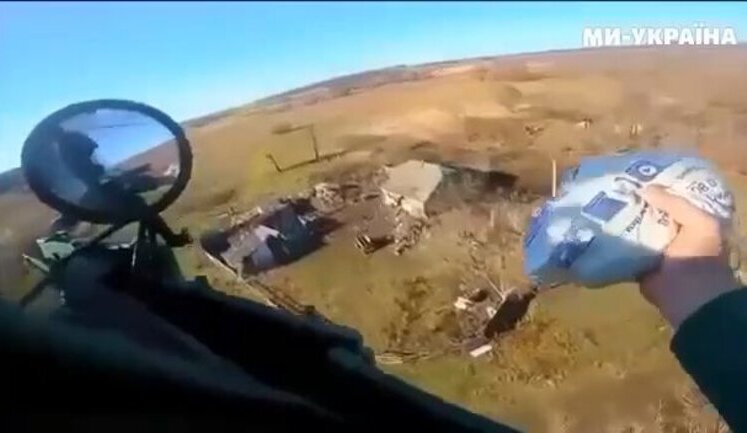 Helicopter pilots dropped gift to girl who always greeted them on combat missions. VIDEO