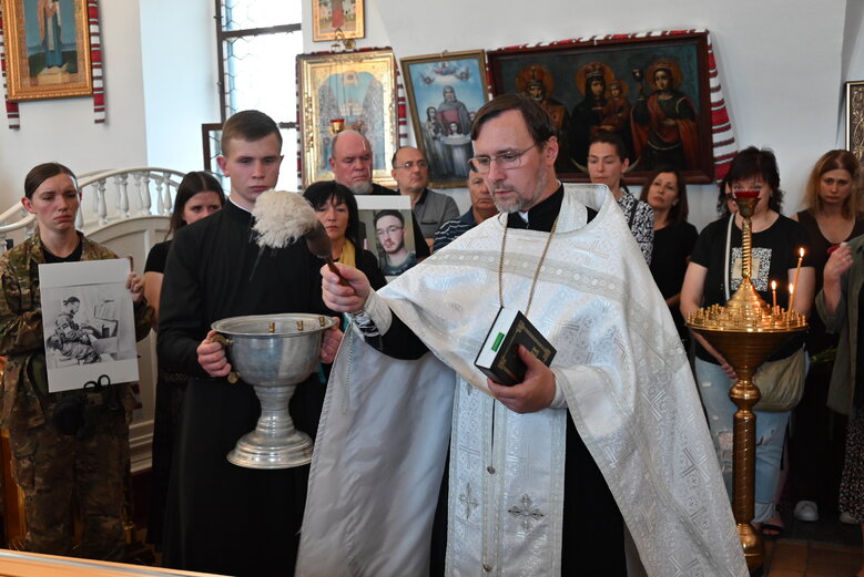 Зі скрипалем та воїном Давидом Якушиним, який загинув у бою з окупантами, попрощалися в Києві 42