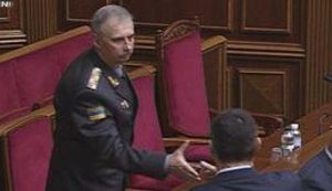 Рада со второй попытки отправила Тенюха в отставку и назначила на его место Коваля. ВИДЕО