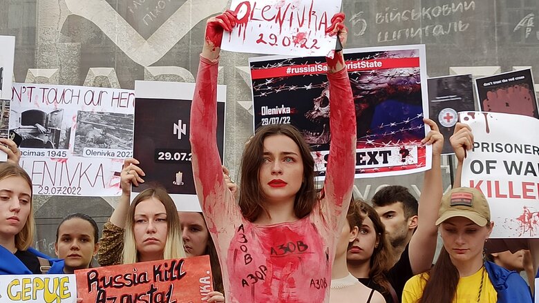 Акция Оленовка - новый Освенцим, организованная родственниками пленных защитников Азовстали, прошла в центре Киева 41