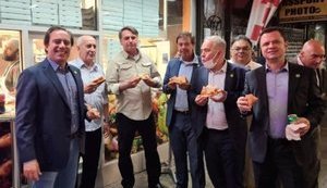 Отказавшегося вакцинироваться президента Бразилии Болсонару не пускают в рестораны в Нью-Йорке. ФОТО