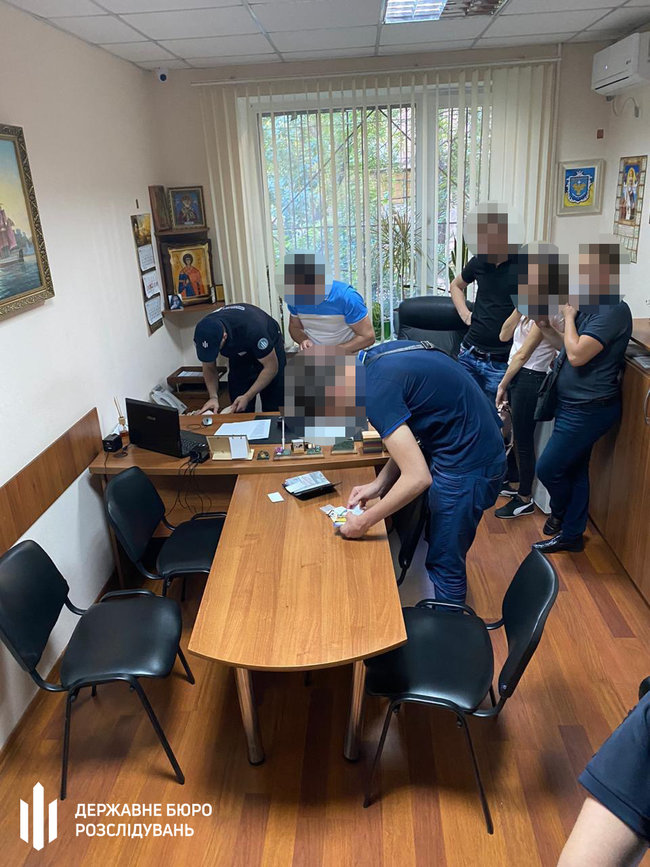 Двое полицейских в Одессе занимались крышеванием проституции, - ГБР 06