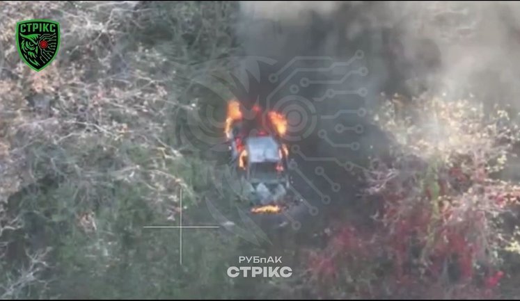 Дроны-камикадзе украинского производства уничтожили автомобиль и радиолокационную антенну врага. ВИДЕО