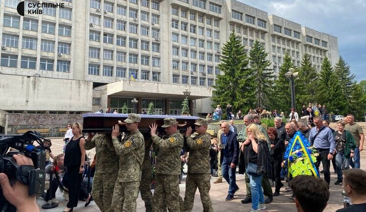 Kyiv bids farewell to soldier and actor Maksym Nelipa, killed in battle against occupiers. PHOTOS