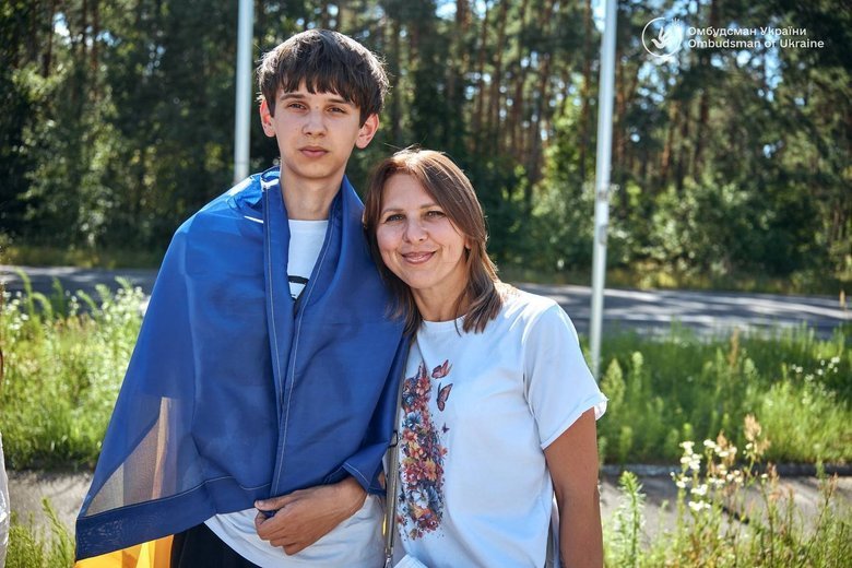 Чотирьох українських дітей повернули з ТОТ