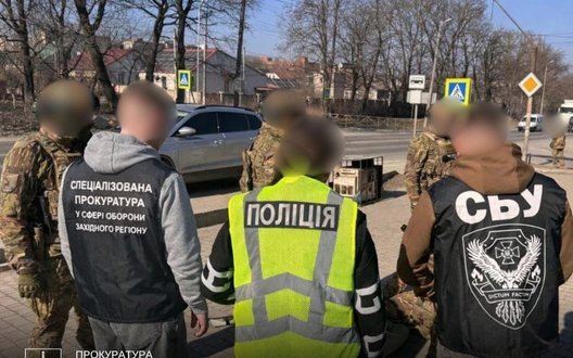 Військовий організував схему виїзду 