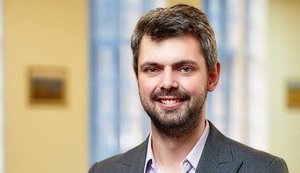 Питання про таких героїв має вирішуватися в суспільному діалозі, без нав'язування, - новий директор Інституту нацпам'яті Дробович про Бандеру і Шухевича