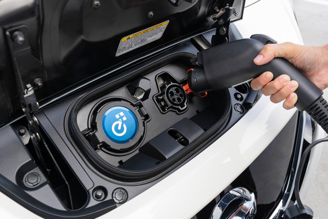Nissan презентовала обновленный Leaf 05