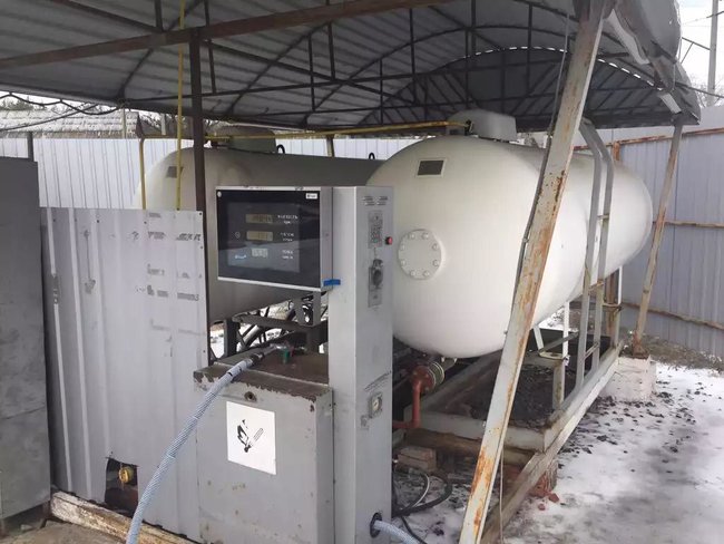 Податківці ліквідували на Донеччині 4 нелегальні АЗС 09