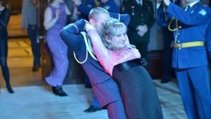 Кернес и Добкин провели бал для офицеров "немного по-дебильному". ФОТОрепортаж