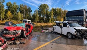 Масштабна ДТП на Житомирщині: зіткнулися дві вантажівки та два легковики, 6 постраждалих, серед них - діти. ФОТОрепортаж