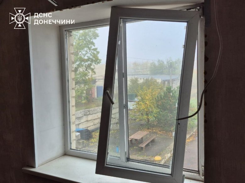 In Dobropillia, a Russian air strike damaged a fire and rescue station building.
