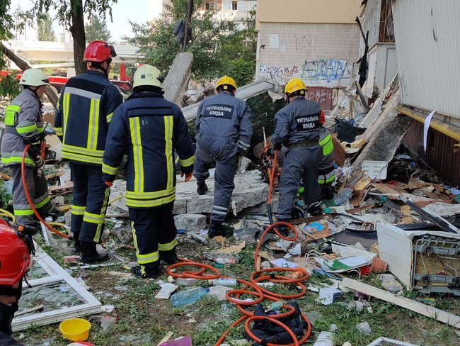 В Киеве в результате взрыва газа в жилом доме погибли 3 человека 01