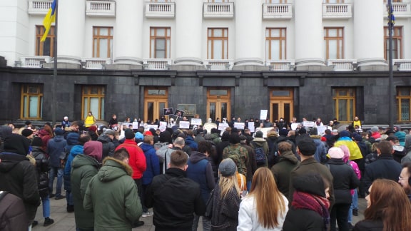 В Киеве под Офисом Президента от Зеленского требовали отставки Авакова 02