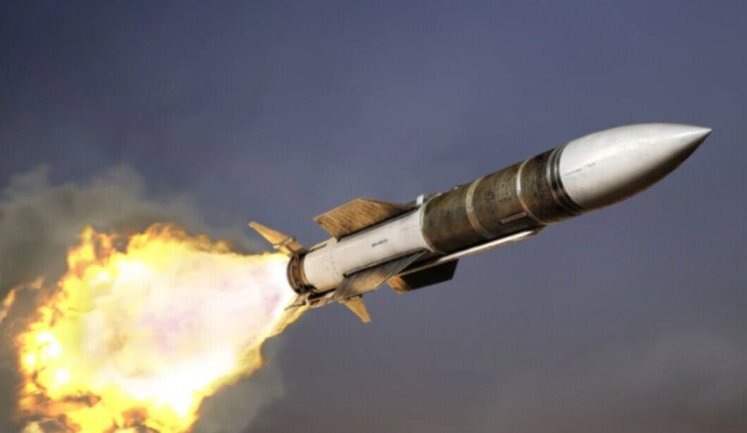 Russia attacked Kyiv with ballistic missiles: consequences in three districts, casualties reported