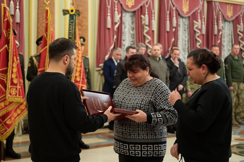 Zelenskyy presents state awards on occasion of Day of Airborne Assault Forces 07 Zelenskyy presents state awards on occasion of Day of Airborne Assault Forces 07