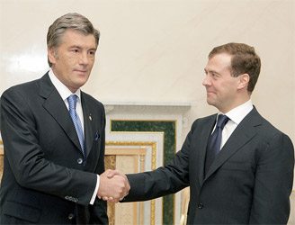 Виктор Ющенко и Дмитрий Медведев. Фото president.gov.ua