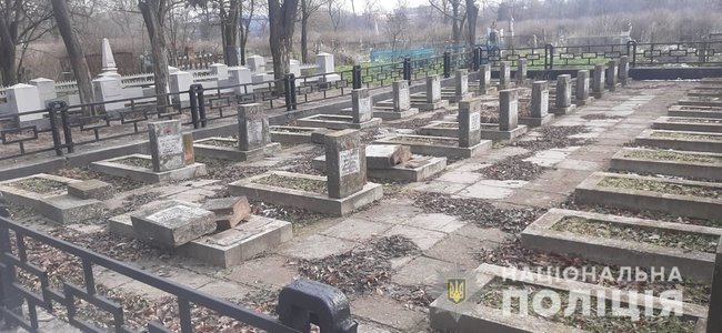В двух областях вандалы повредили памятники погибшим во Второй мировой войне: количество надругательств над памятными знаками воинам увеличивается, - Минветеранов 02