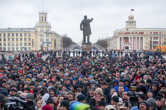 Правду!: жители Кемерова вышли на митинг с требованием отставки властей 01