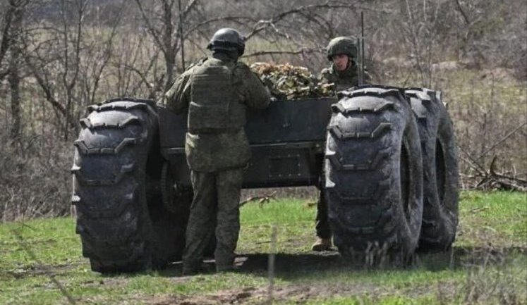 На фронте зафиксировали новый российский роботизированный комплекс "Челнок", - 11-й АК
