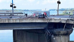 Оккупанты не оставляют попытки возобновить переправы возле Каховской ГЭС. ФОТО