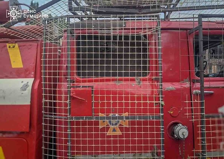 Після удару БпЛА по складському приміщенню російські війська завдали повторного удару поруч із пожежною технікою