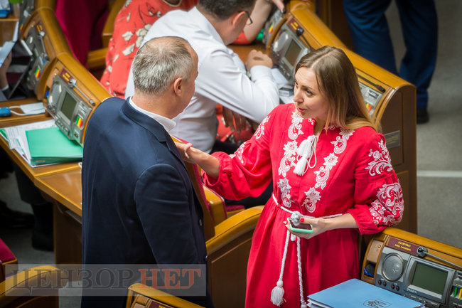 Черга до Шмигаля, Тищенко хвалиться відео зі своїм танцем, страшні ялинки Шахова та Ківа в обіймах Суркіса, - робота Ради 16 липня 31