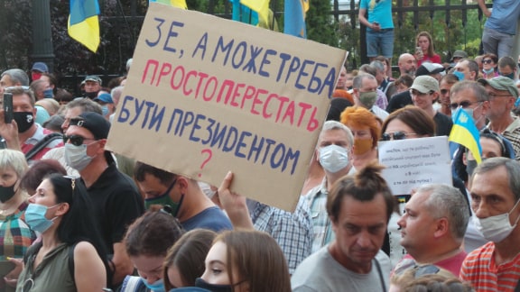 Под Офисом Зеленского в Киеве прошла акция протеста против условий прекращения огня на Донбассе 39