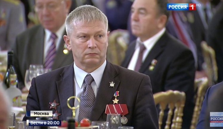 Герой Росії Андрій Трошев, який воював в Україні, отруївся горілкою в Петербурзі, у нього знайшли мільйони і карти Сирії. ФОТО