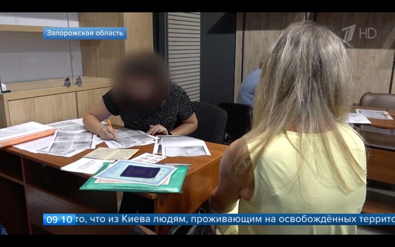 Российские пропагандисты в теленовостях закрывают лица чиновников-коллаборантов 02