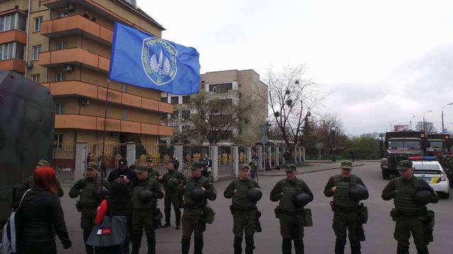 Торнадовцев доставили в Оболонский райсуд Киева 12 Торнадовцев доставили в Оболонский райсуд Киева 12