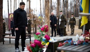 Зеленский почтил память защитников, погибших во время обороны и освобождения Мощуна. ФОТОРЕПОРТАЖ