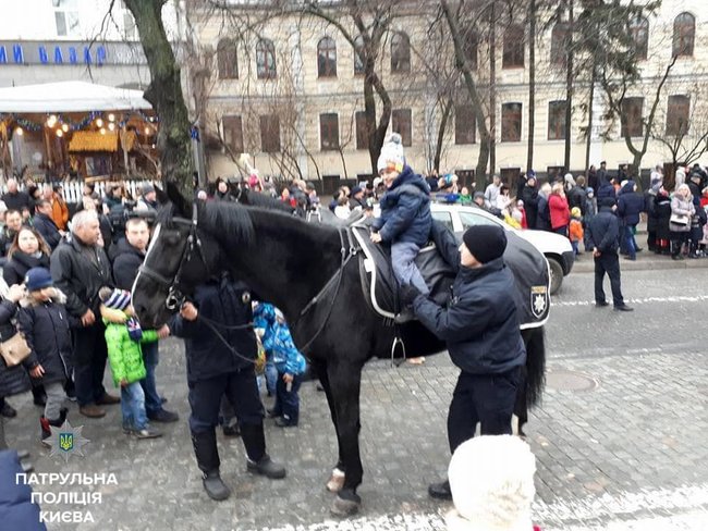 Різдво з патрульними, - правоохранители провели праздник для детей 03