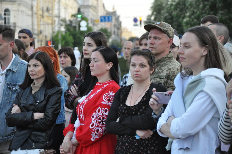 У Києві відкрили інсталяцію-символ стійкості та віри українських військовополонених із Азовсталі 02