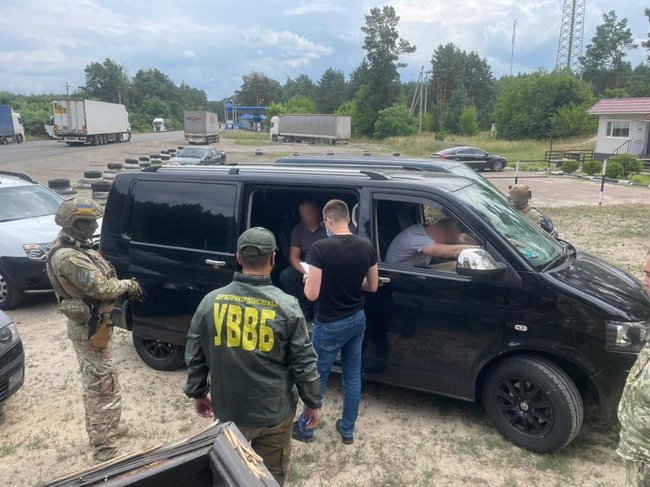 Россиянин пытался въехать на территорию Украины за взятку в 1 000 долларов 03 Россиянин пытался въехать на территорию Украины за взятку в 1 000 долларов 03
