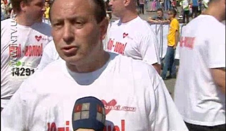 "Я бы хотел увидеть, как Янукович или Азаров пробегут со мной 5 км или выйдут на улицу без охраны и пообщаются с людьми", - Томенко. ВИДЕО