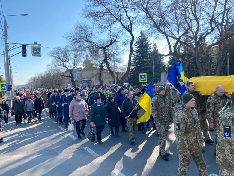 На Вінниччині попрощалися із загиблим внаслідок російського обстрілу воїном 56-ї ОМПБр Денисом Кононенком 26