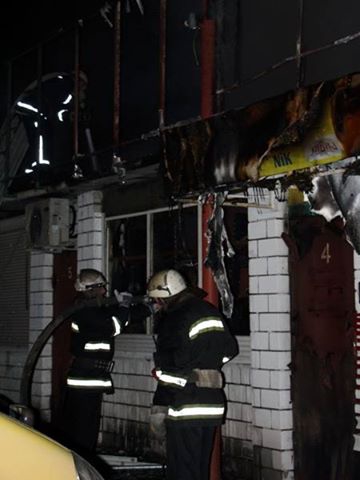 киев пожар рынок спасатели пожарные