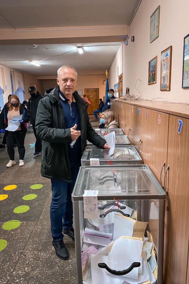 Другий тур мерських виборів по Україні: ким серце заспокоїться? 03
