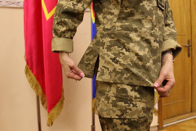 Міноборони показало нову польову форму для жінок-військовослужбовиць 02