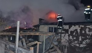 Ворог атакував Чернігів ракетами та дронами: загорілися гаражі і будинок