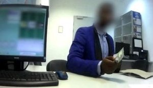 "That's not legally, sir", - громадянин Нігерії, який прибув зі Стамбула, запропонував прикордоннику $3000 за в'їзд в Україну. ВIДЕО
