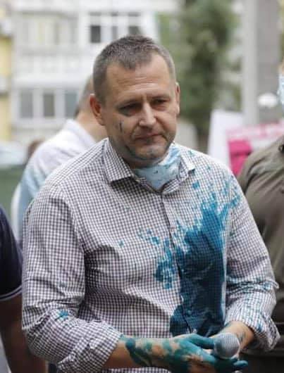 Мера Дніпра Філатова облили зеленкою 03