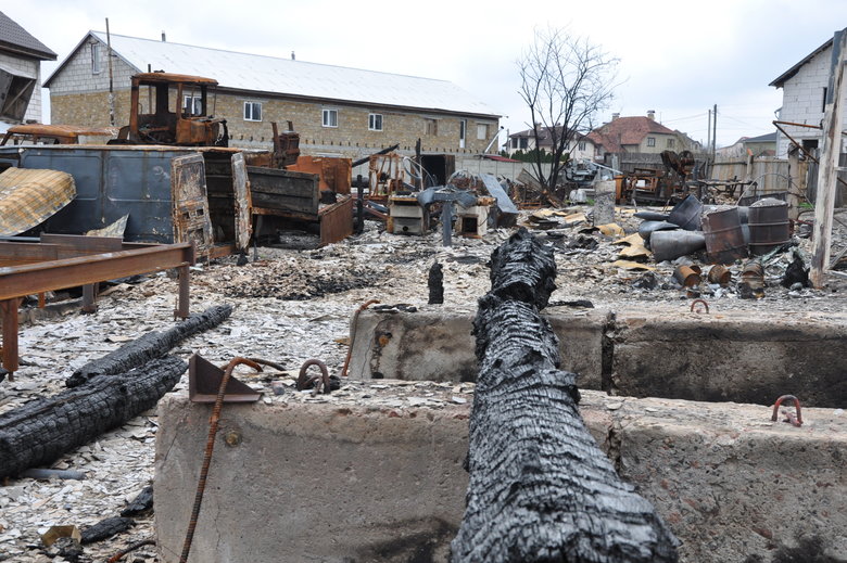 Зруйноване окупантами селище Горенка у передмісті Києва 108